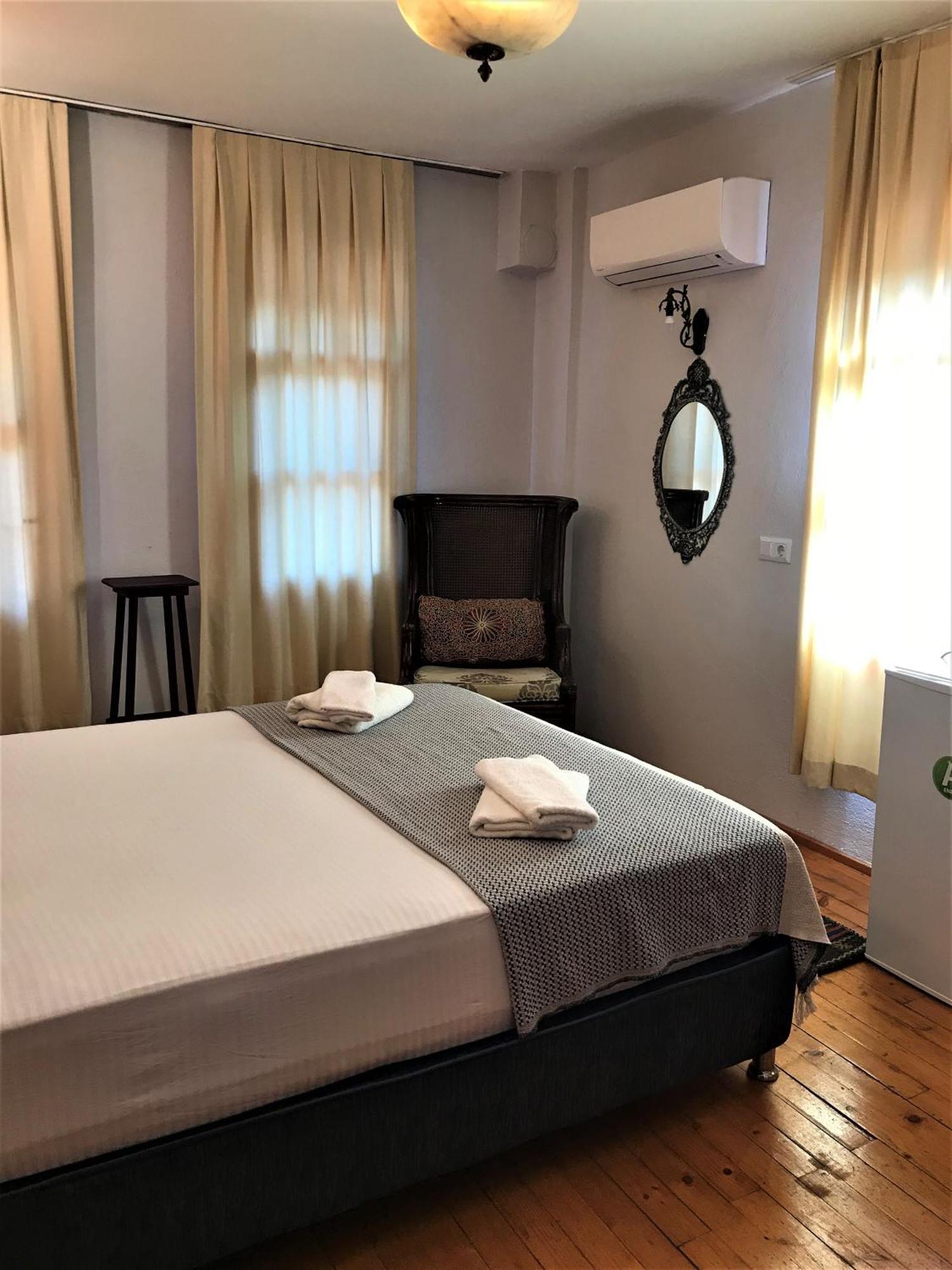 Smyrna Uzuncarsi Appartement Kaş Buitenkant foto